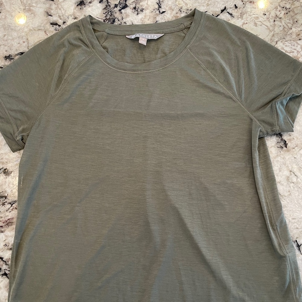 Athleta small sage green tee.
